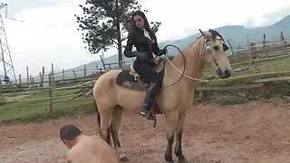 اولڈجے سے سینگ والی لیڈا کے ساتھ لمبی ٹانگوں کا ایکشن