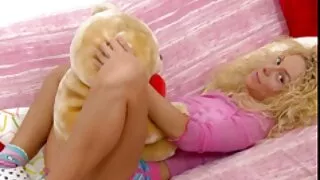 اسکور لینڈ سے خوبصورت Roxi Red کے ساتھ مشنری منظر
