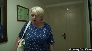 چیری پمپس سے سینگ میڈیسن مورگن کے ساتھ ڈاگی اسٹائل کا منظر