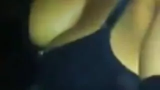 چیک اے وی سے پرجوش شوقیہ کے ساتھ کندھوں پر ٹانگوں والی ویڈیو