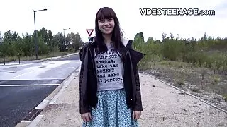 بینگ بروس کی خوبصورت نینا کی کے ساتھ لمبے بالوں کی ویڈیو