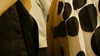 موفوس کے موہک آوا دلش کے ساتھ کندھوں پر ٹانگیں