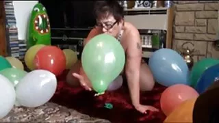 Squirted سے پریفیکٹ ڈاہلیا اسکائی کے ساتھ ہینڈ جاب سیکس